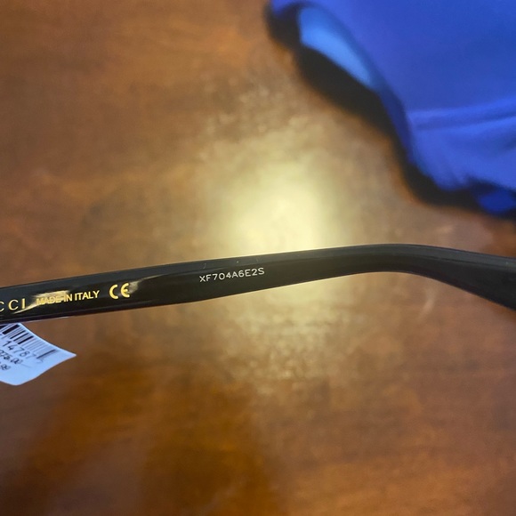 COPY - COPY - gucci sunglasses come with box and case - Picture 3 of 3